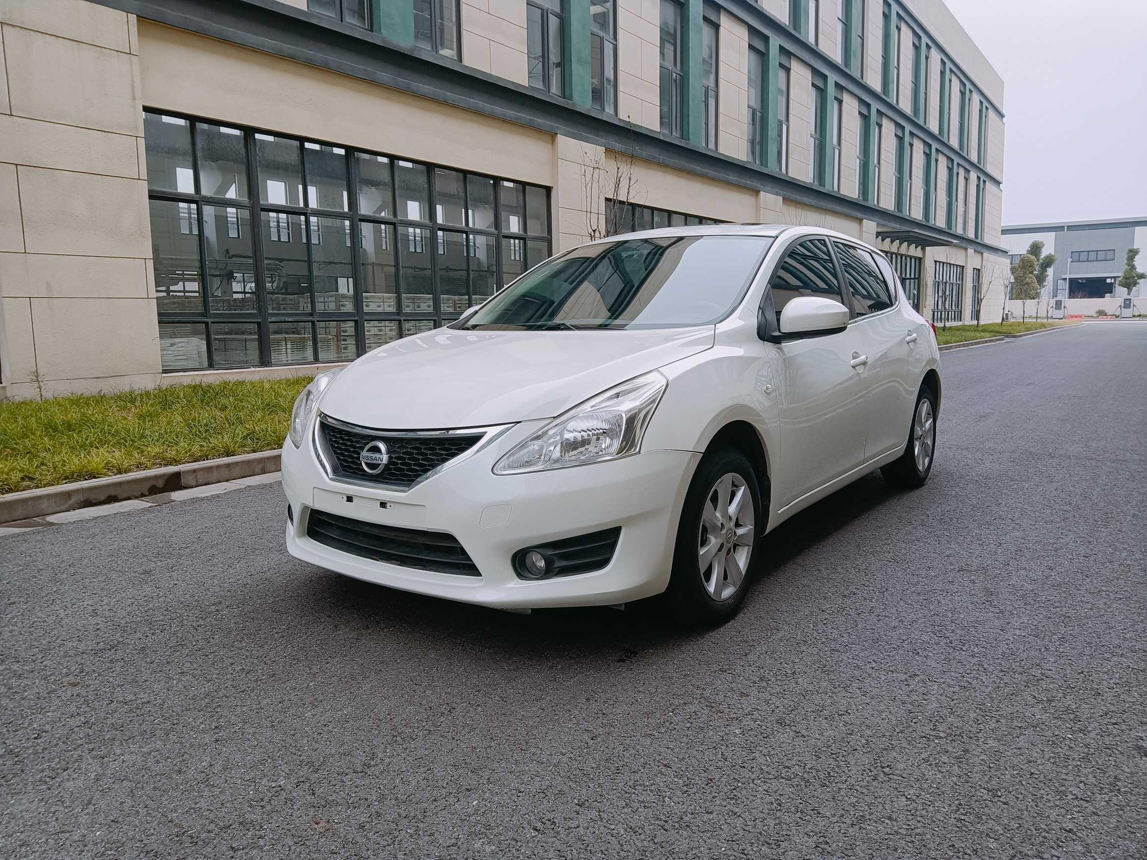 Nissan Tiida 2015 thumb 8