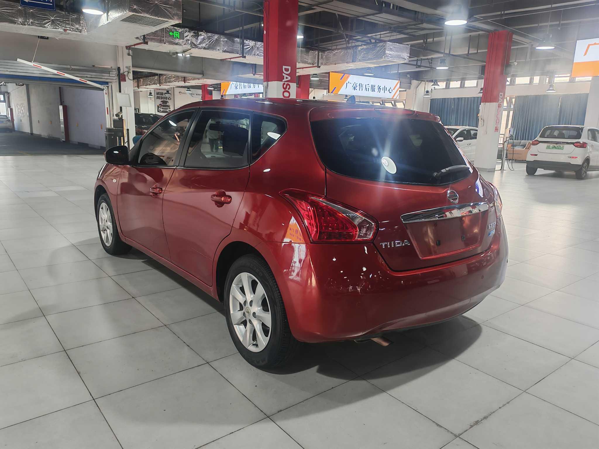 Nissan Tiida 2013 thumb 2