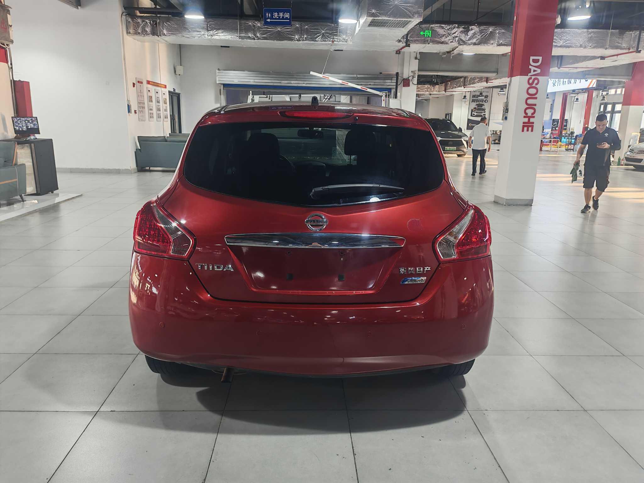 Nissan Tiida 2013 thumb 3