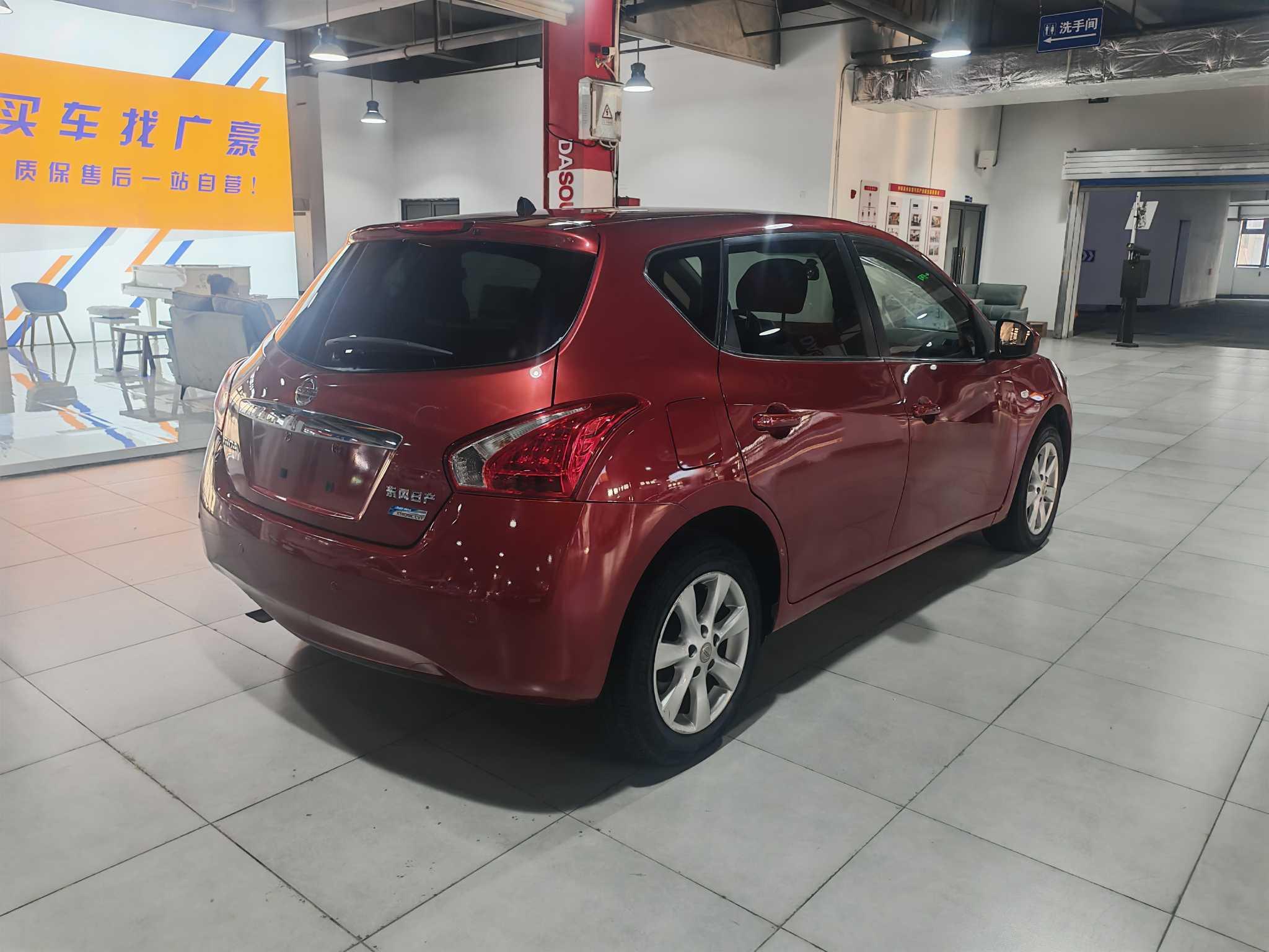 Nissan Tiida 2013 thumb 4