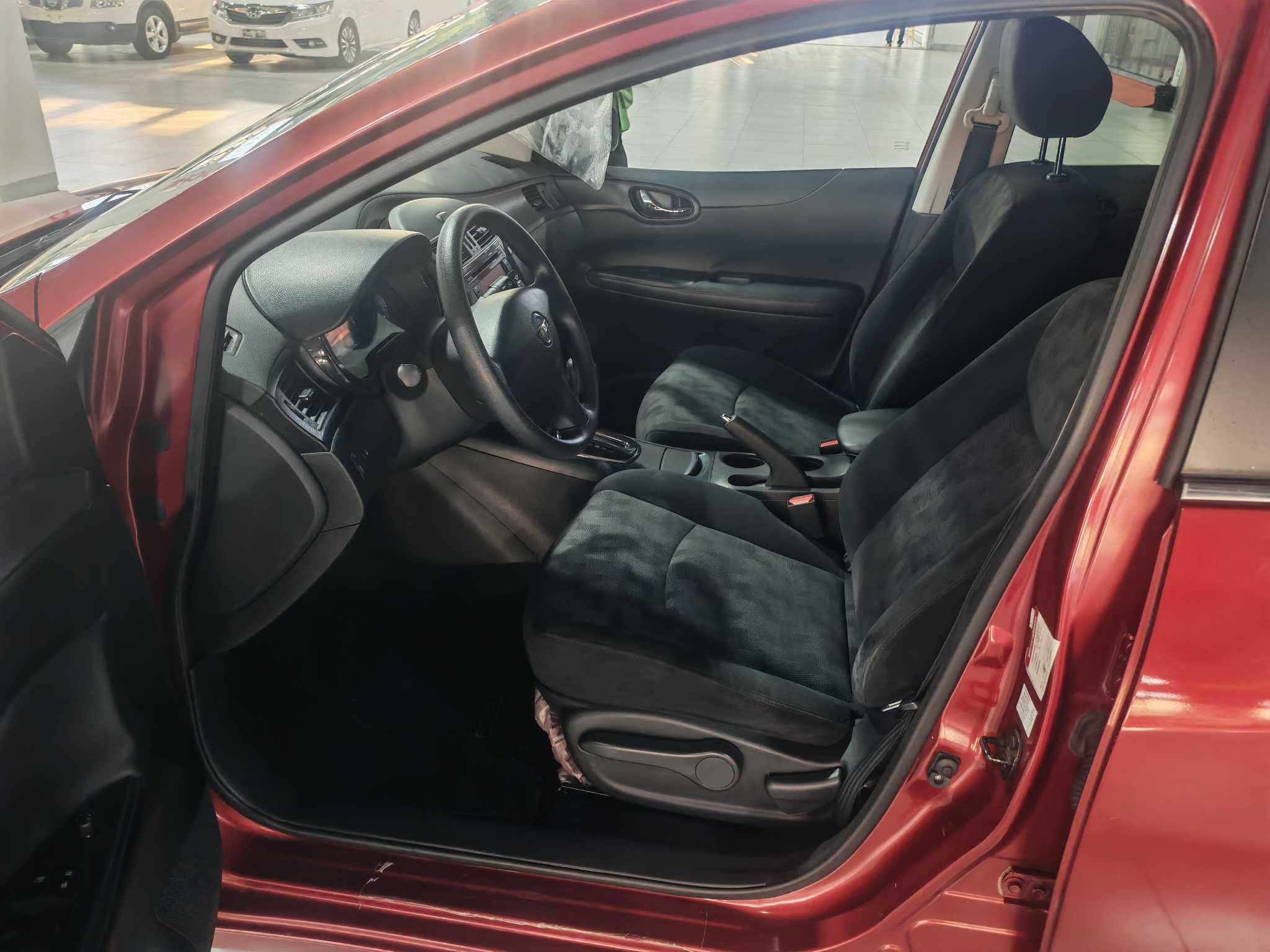 Nissan Tiida 2013 thumb 7