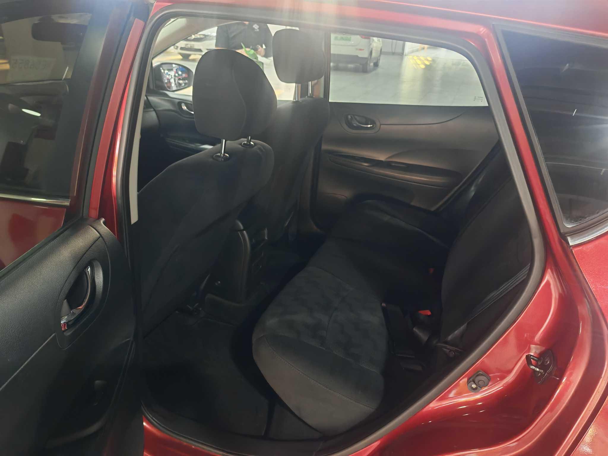 Nissan Tiida 2013 thumb 8