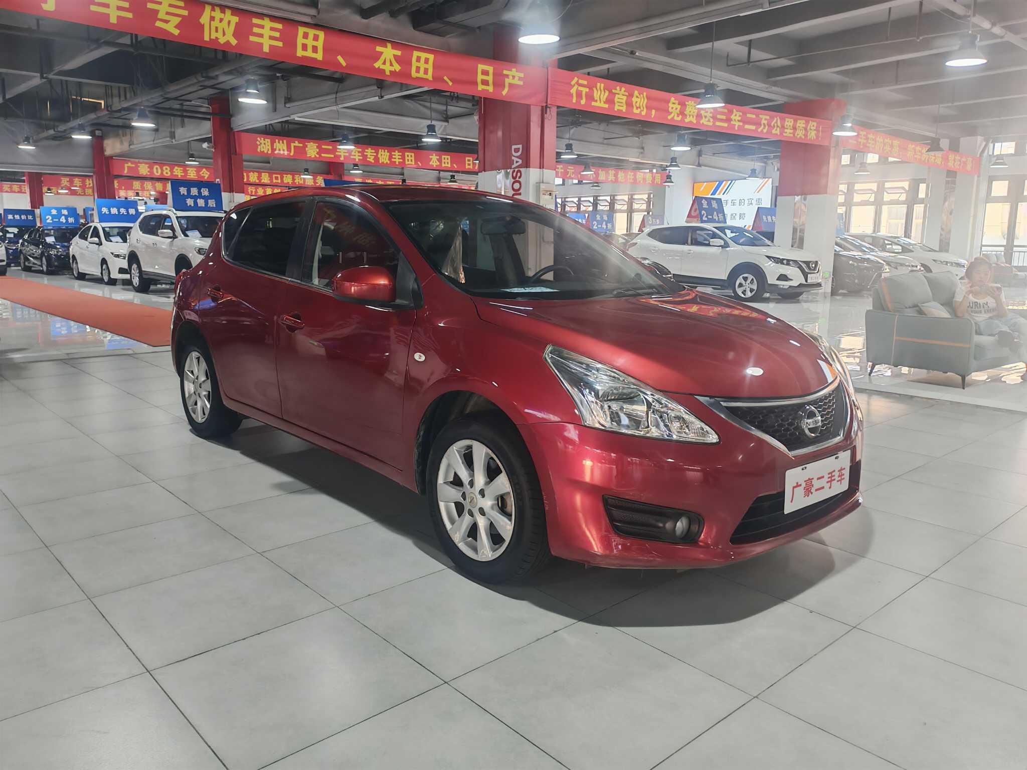 Nissan Tiida 2013 thumb 11