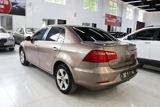 Volkswagen Bora 2015 thumb 2