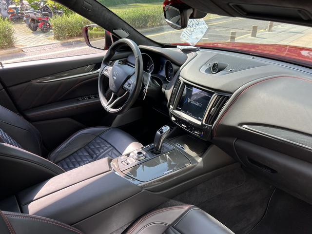 Maserati Levante 2019 thumb 2