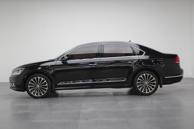 Volkswagen Passat 2018 thumb 2