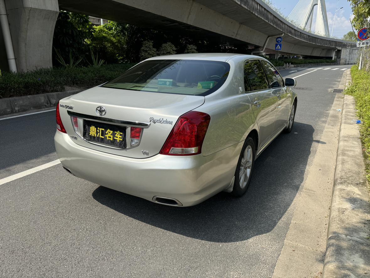 Toyota Crown 2010 thumb 5