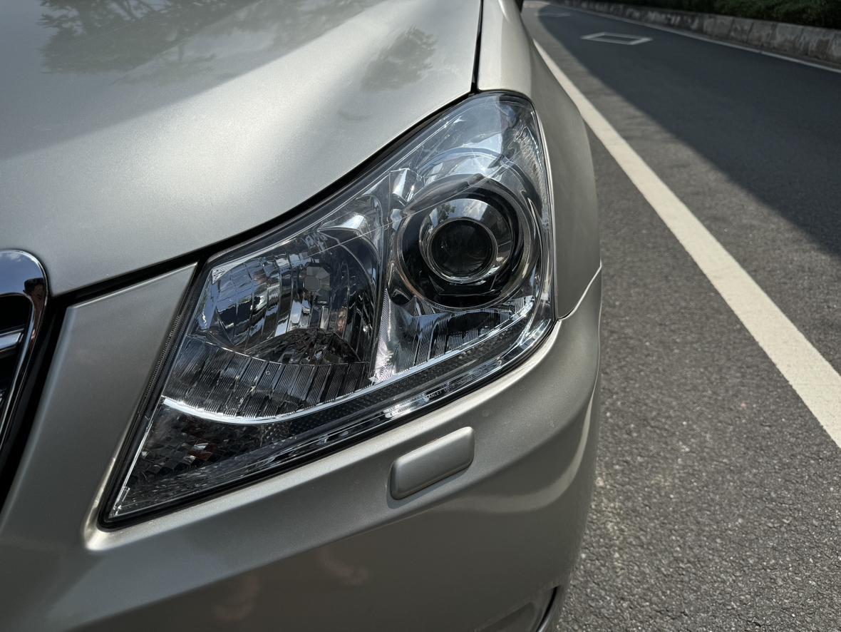 Toyota Crown 2010 thumb 8