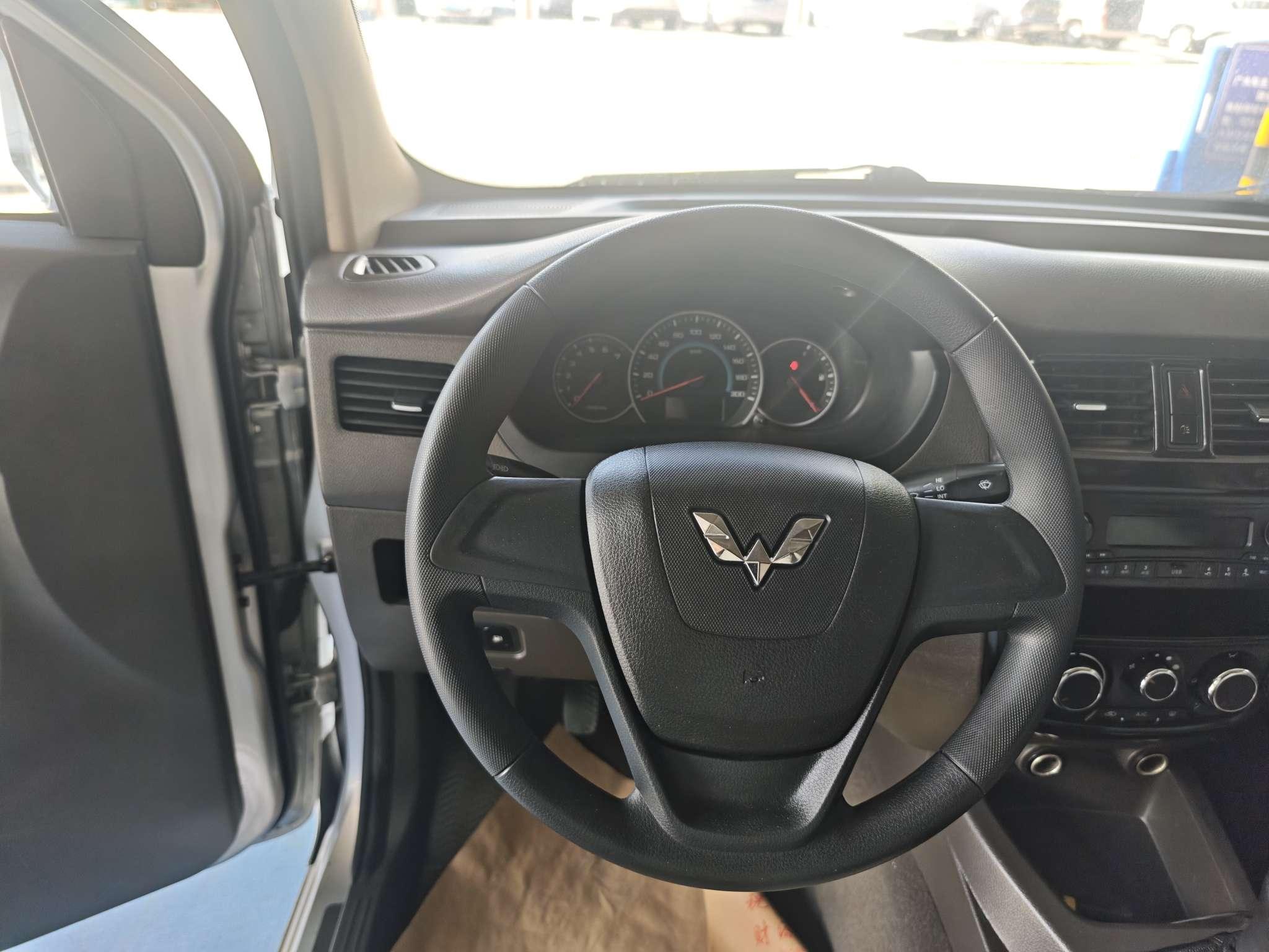 Wuling Rongguang V 2018 thumb 7