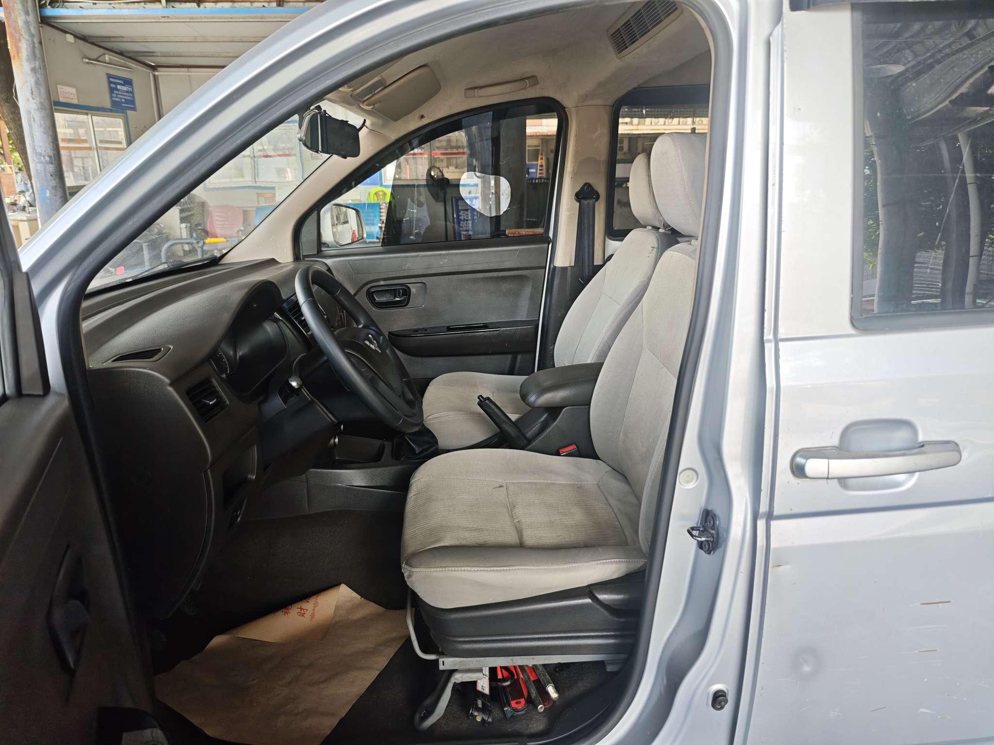 Wuling Rongguang V 2018 thumb 8