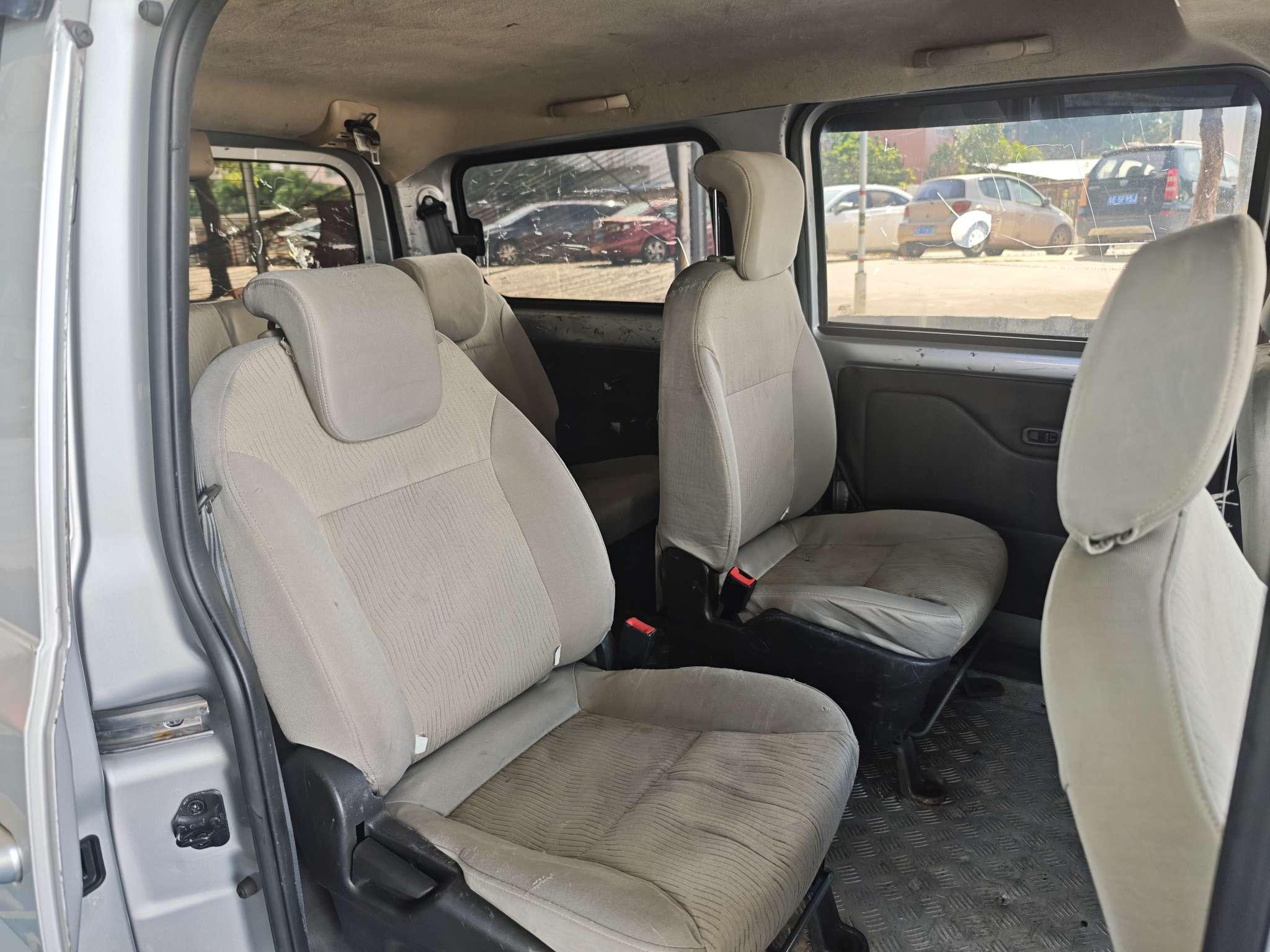 Wuling Rongguang V 2018 thumb 12