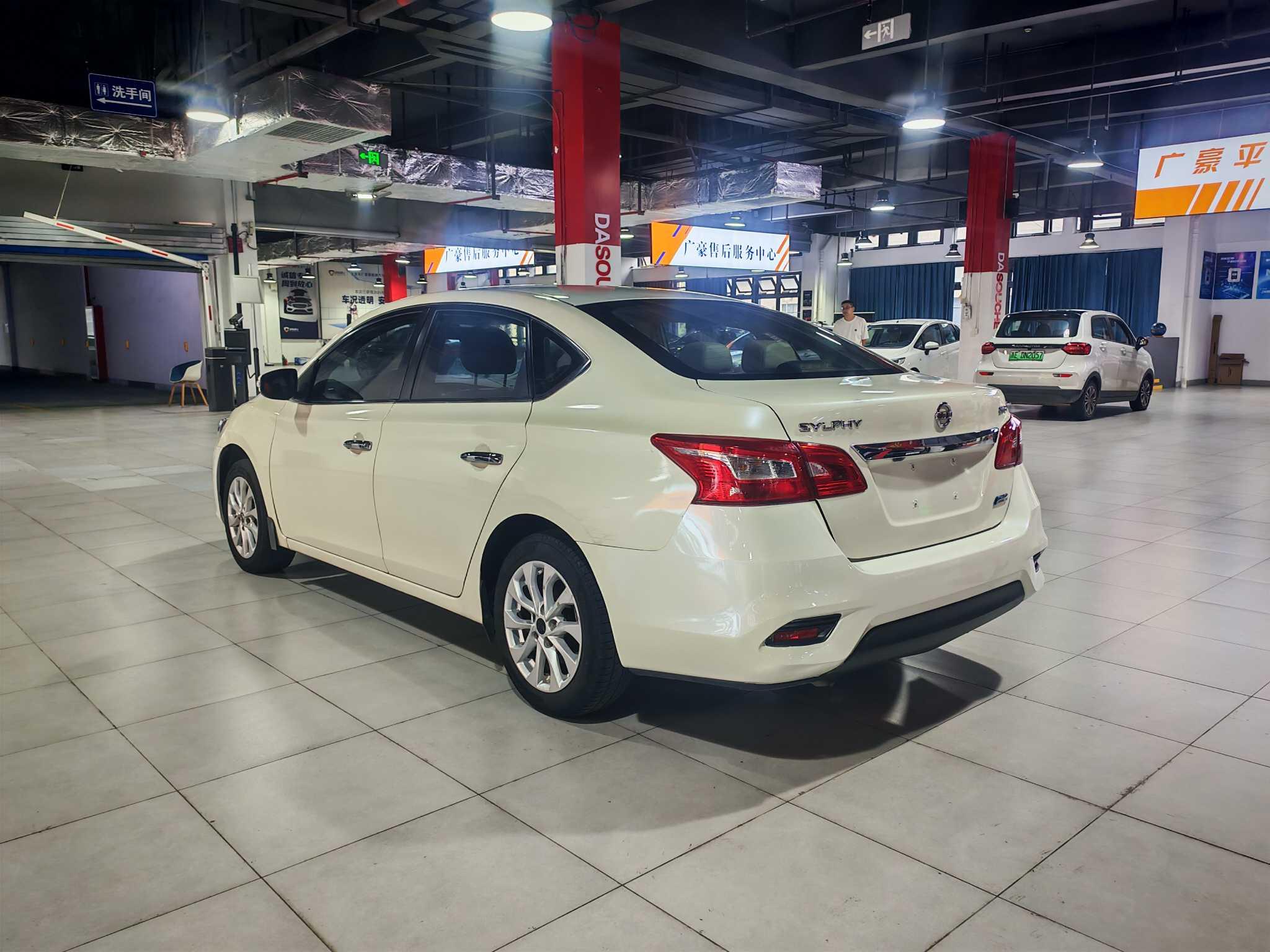 Nissan Sylphy 2017 thumb 11