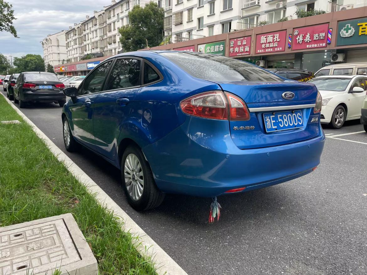 Ford Fiesta 2012 thumb 2