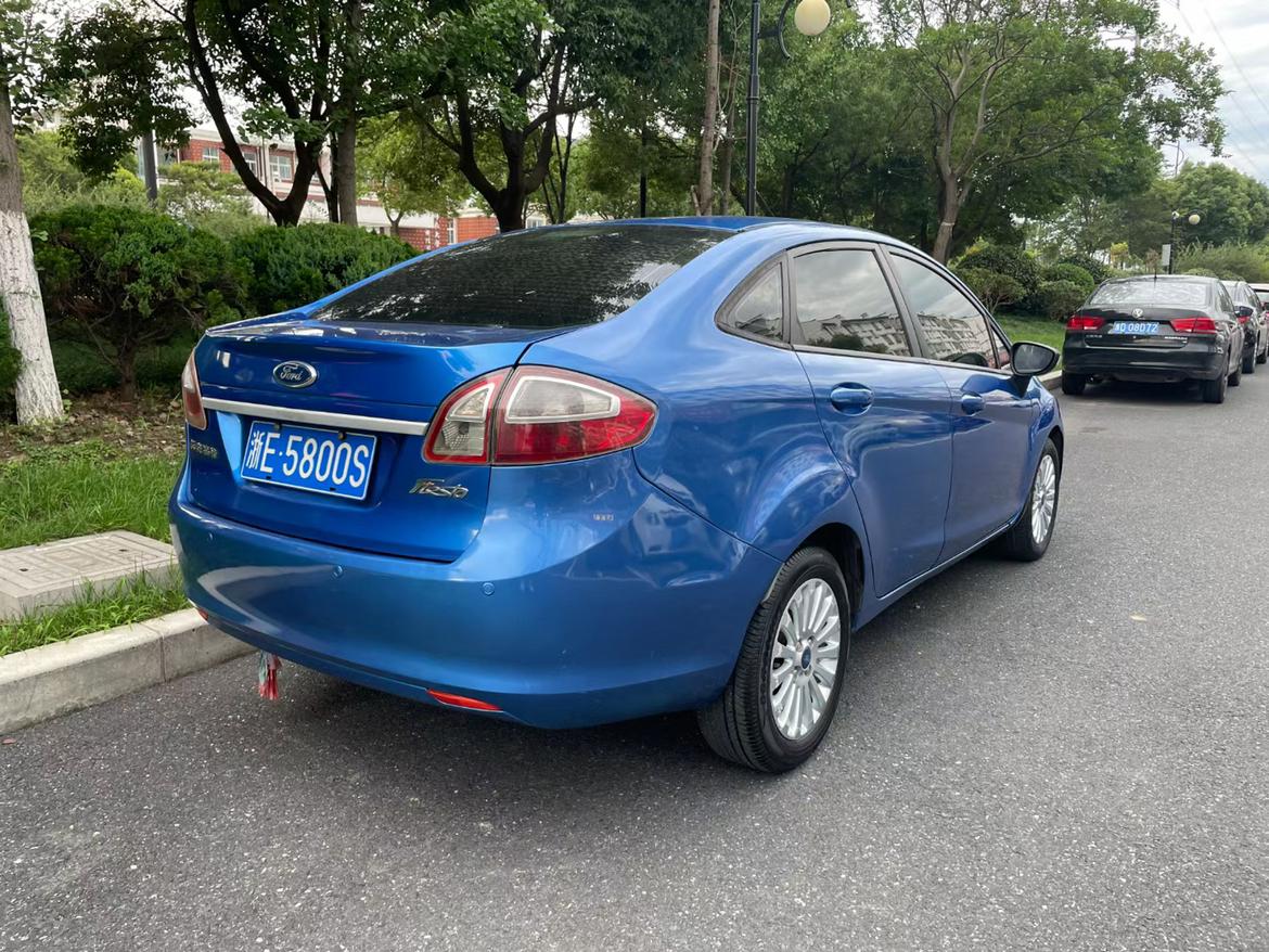 Ford Fiesta 2012 thumb 4