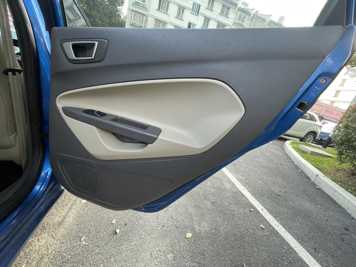 Ford Fiesta 2012 thumb 5