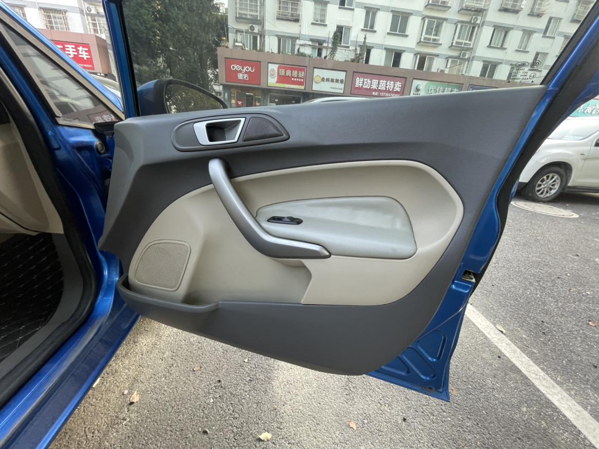 Ford Fiesta 2012 thumb 10
