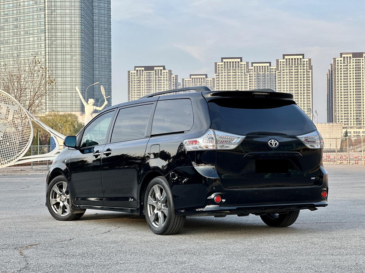 Toyota Sienna 2017 thumb 4