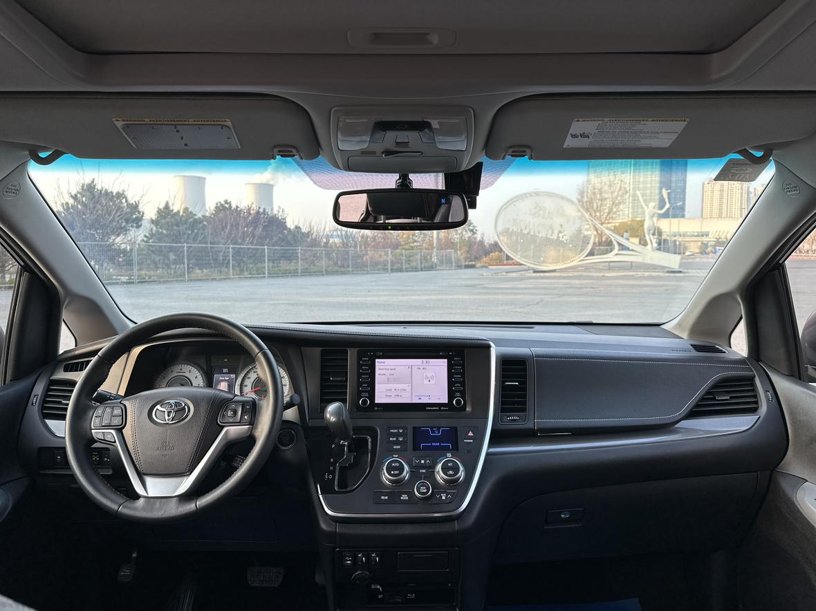 Toyota Sienna 2017 thumb 9