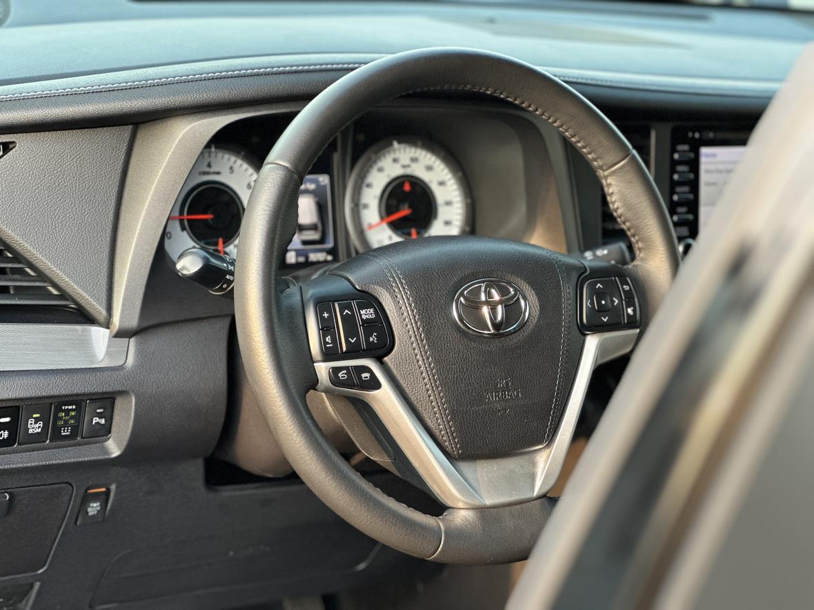 Toyota Sienna 2017 thumb 12