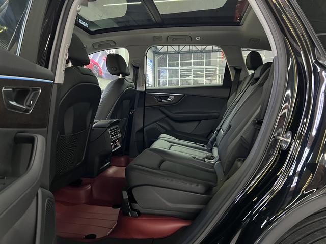 Audi Q7 2023 thumb 3