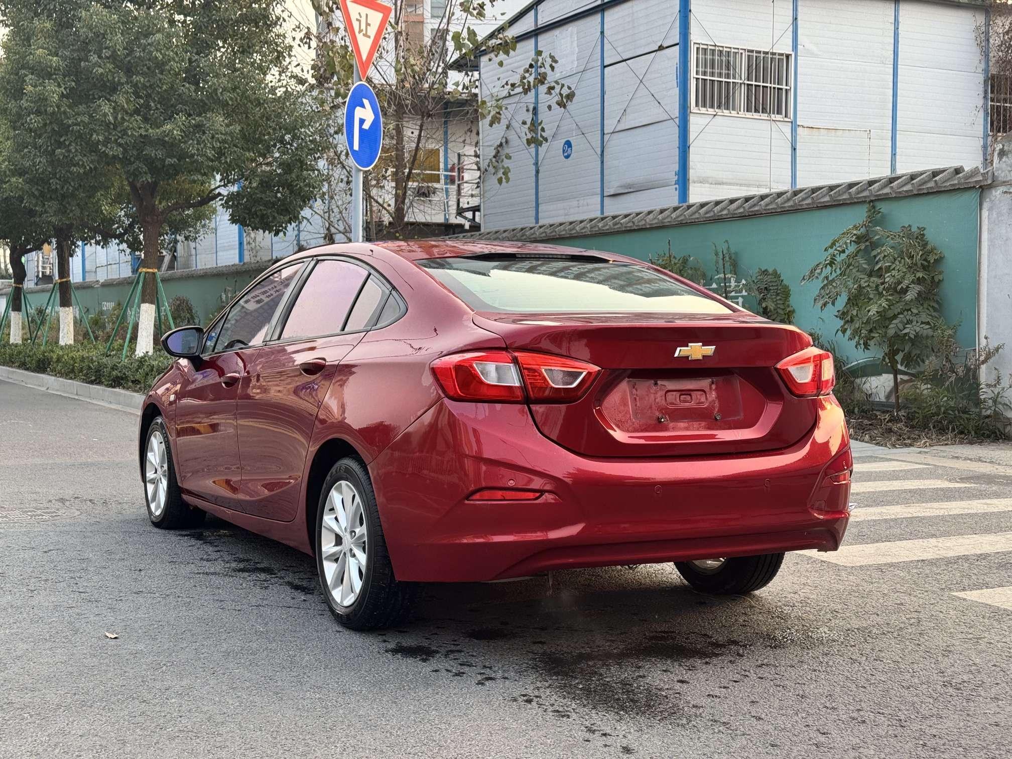 Chevrolet Cruze 2018 thumb 2