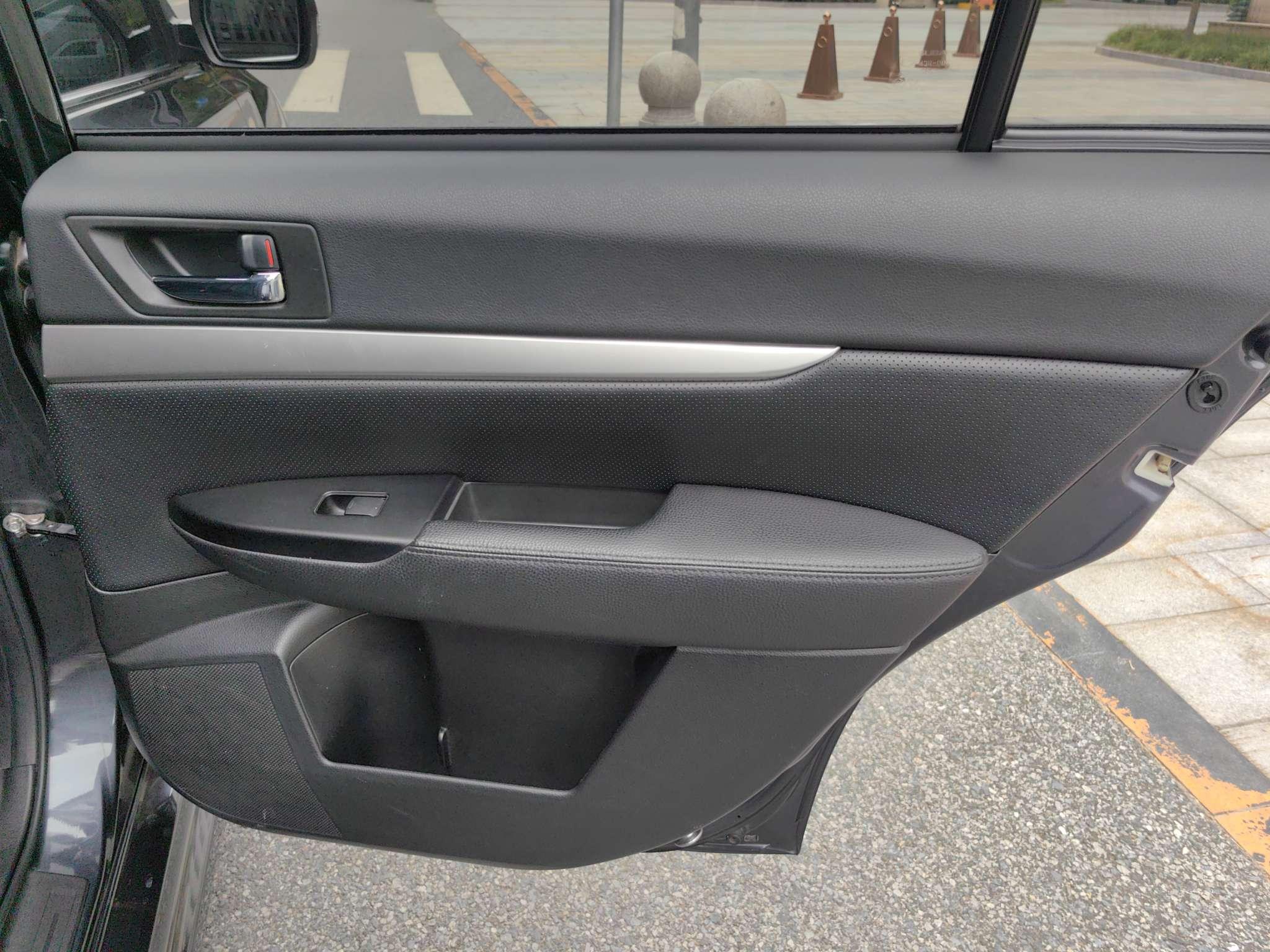 Subaru Legacy 2010 thumb 10