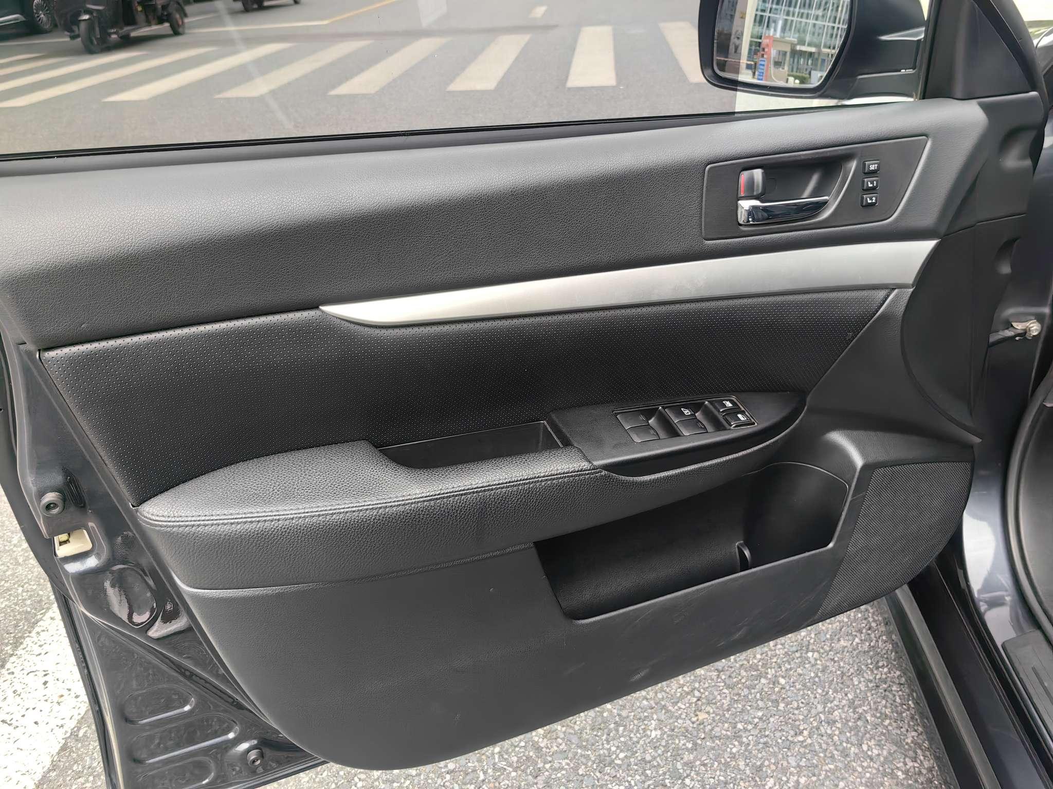 Subaru Legacy 2010 thumb 11