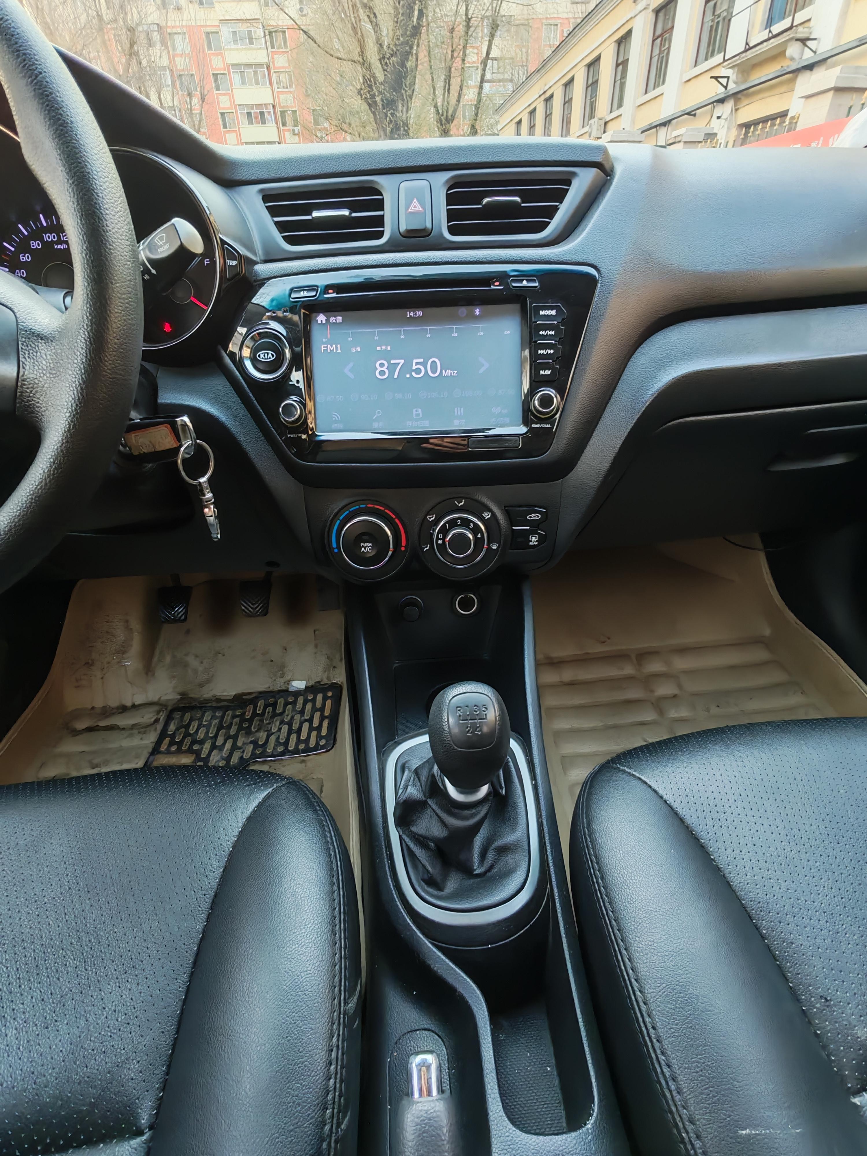 Kia Rio 2014 thumb 10