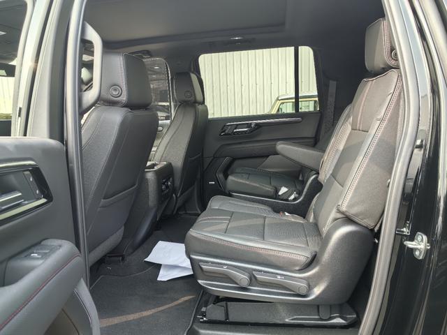 Chevrolet Suburban 2025 thumb 2