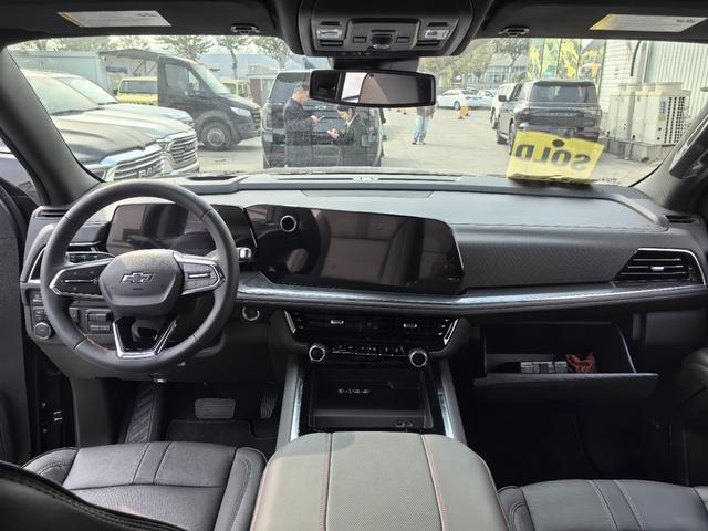 Chevrolet Suburban 2025 thumb 3