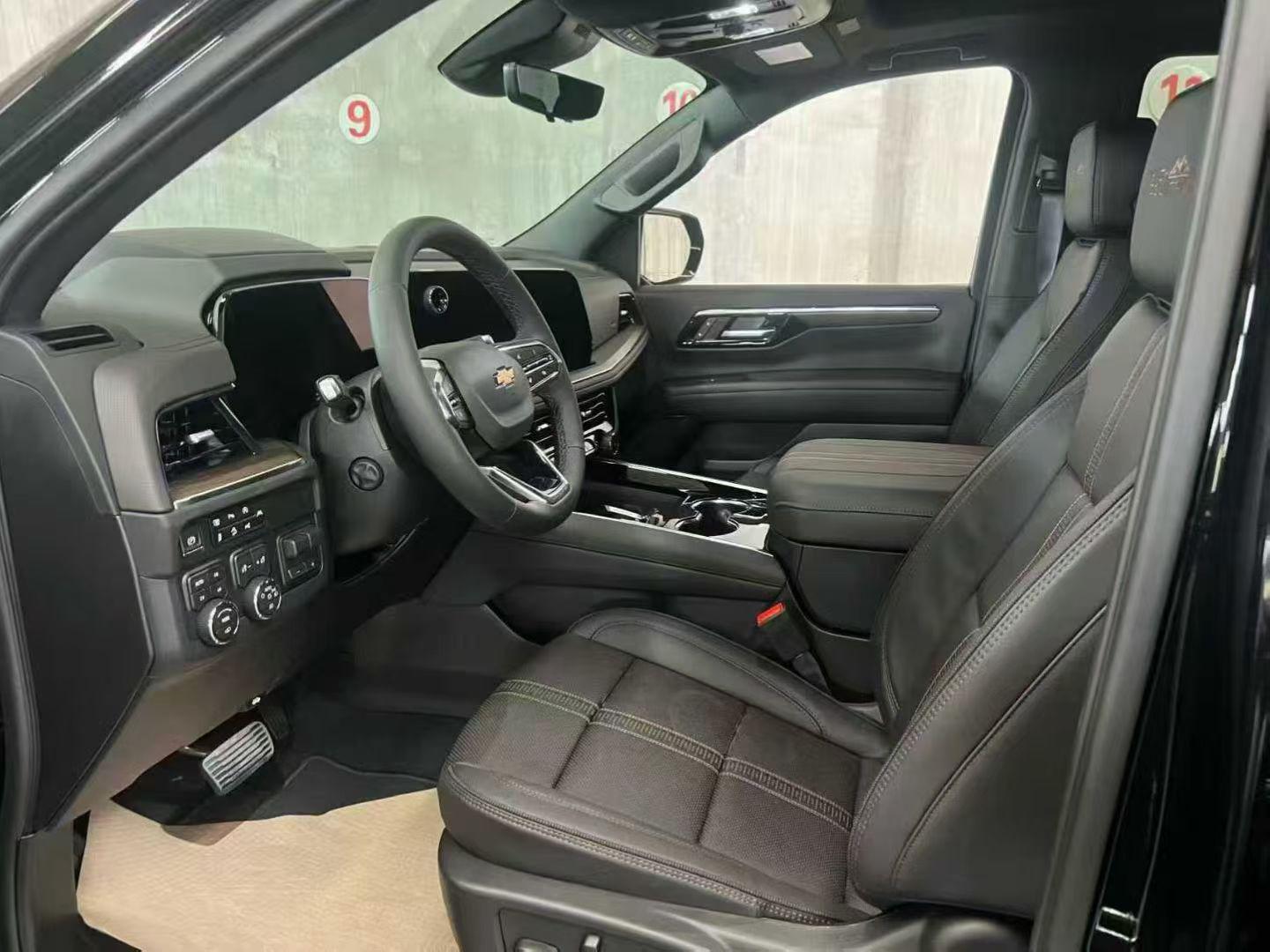 Chevrolet Suburban 2025 thumb 4