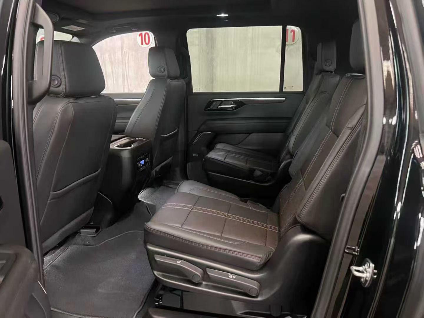 Chevrolet Suburban 2025 thumb 5
