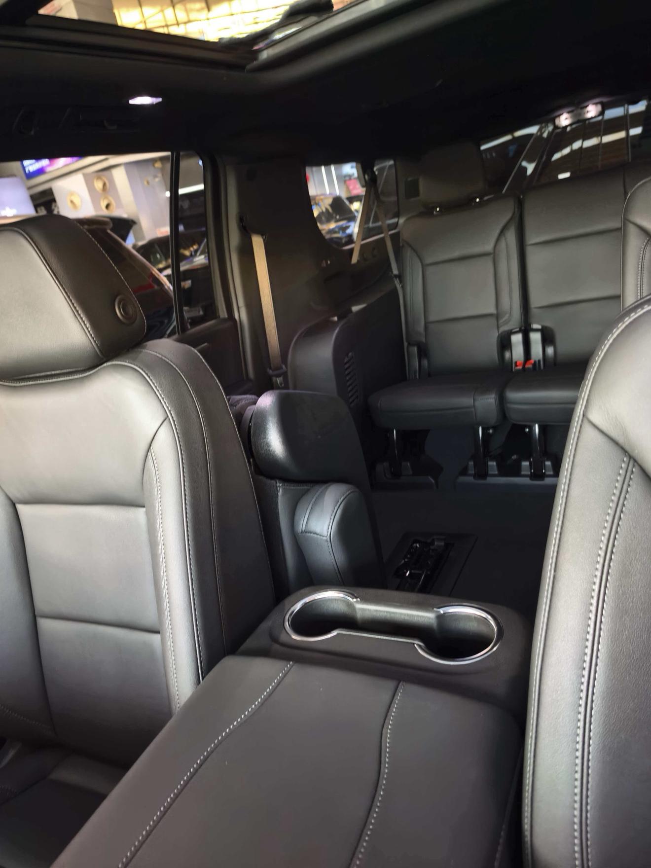 Chevrolet Suburban 2025 thumb 6