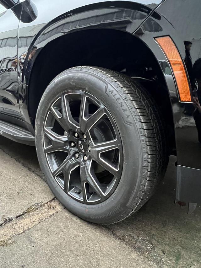 Chevrolet Suburban 2025 thumb 5