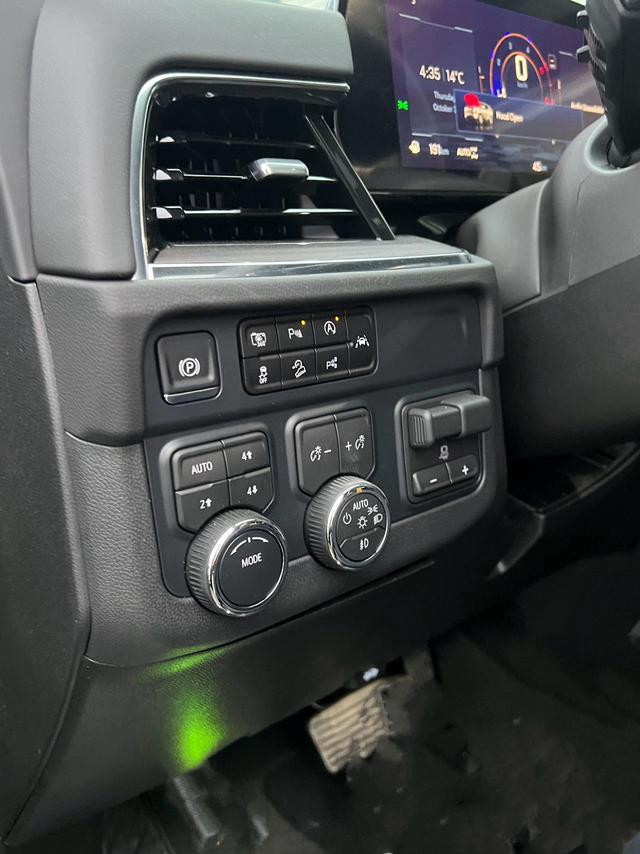 Chevrolet Suburban 2025 thumb 6