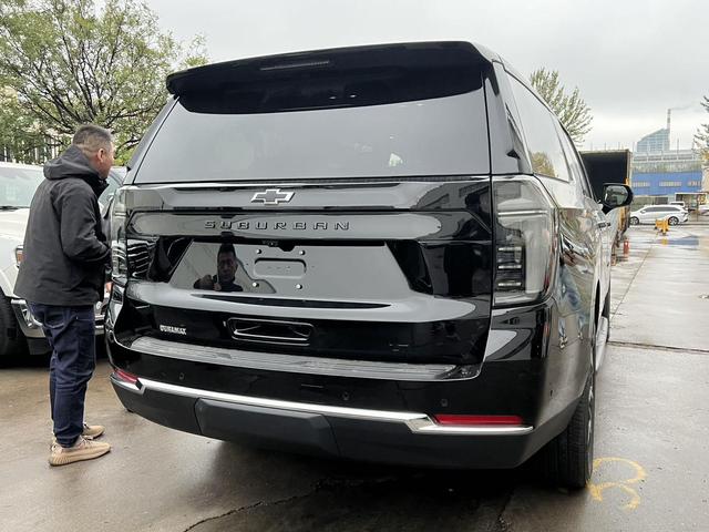 Chevrolet Suburban 2025 thumb 7