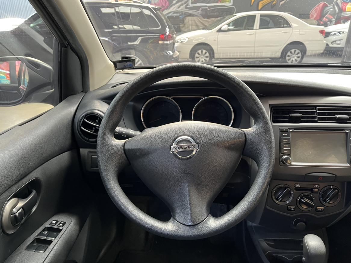 Nissan Livina 2013 thumb 10