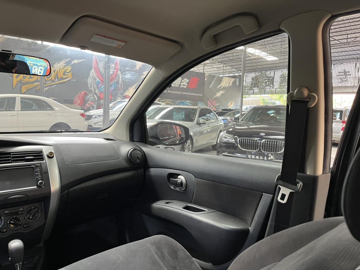 Nissan Livina 2013 thumb 11
