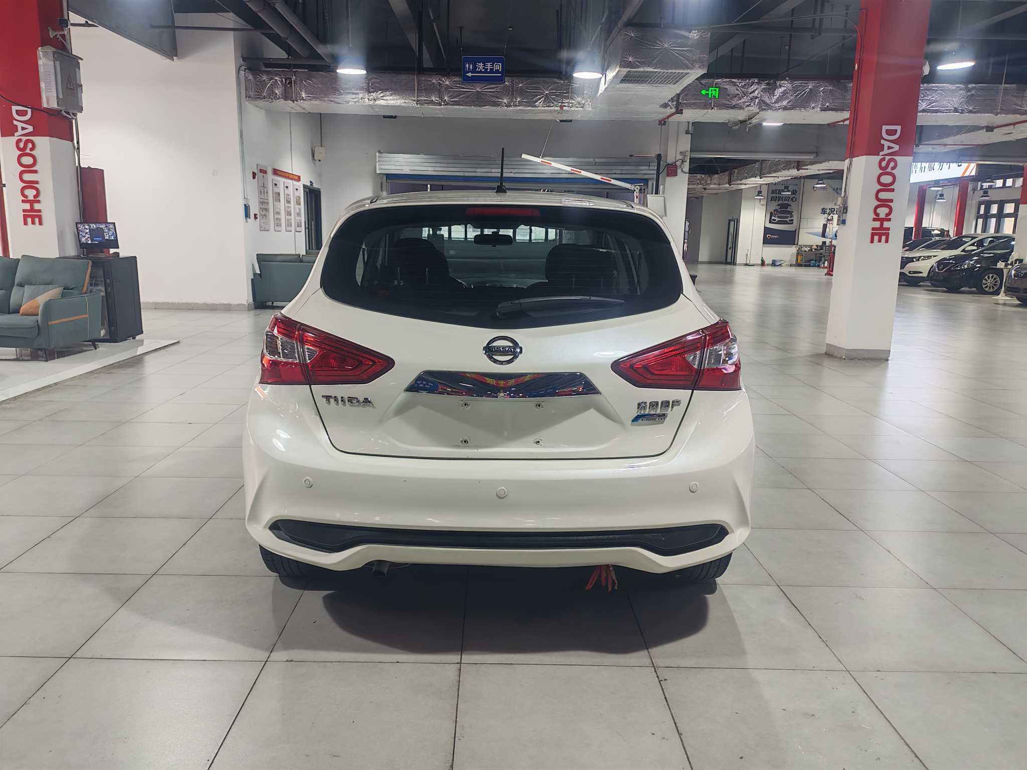 Nissan Tiida 2016 thumb 3