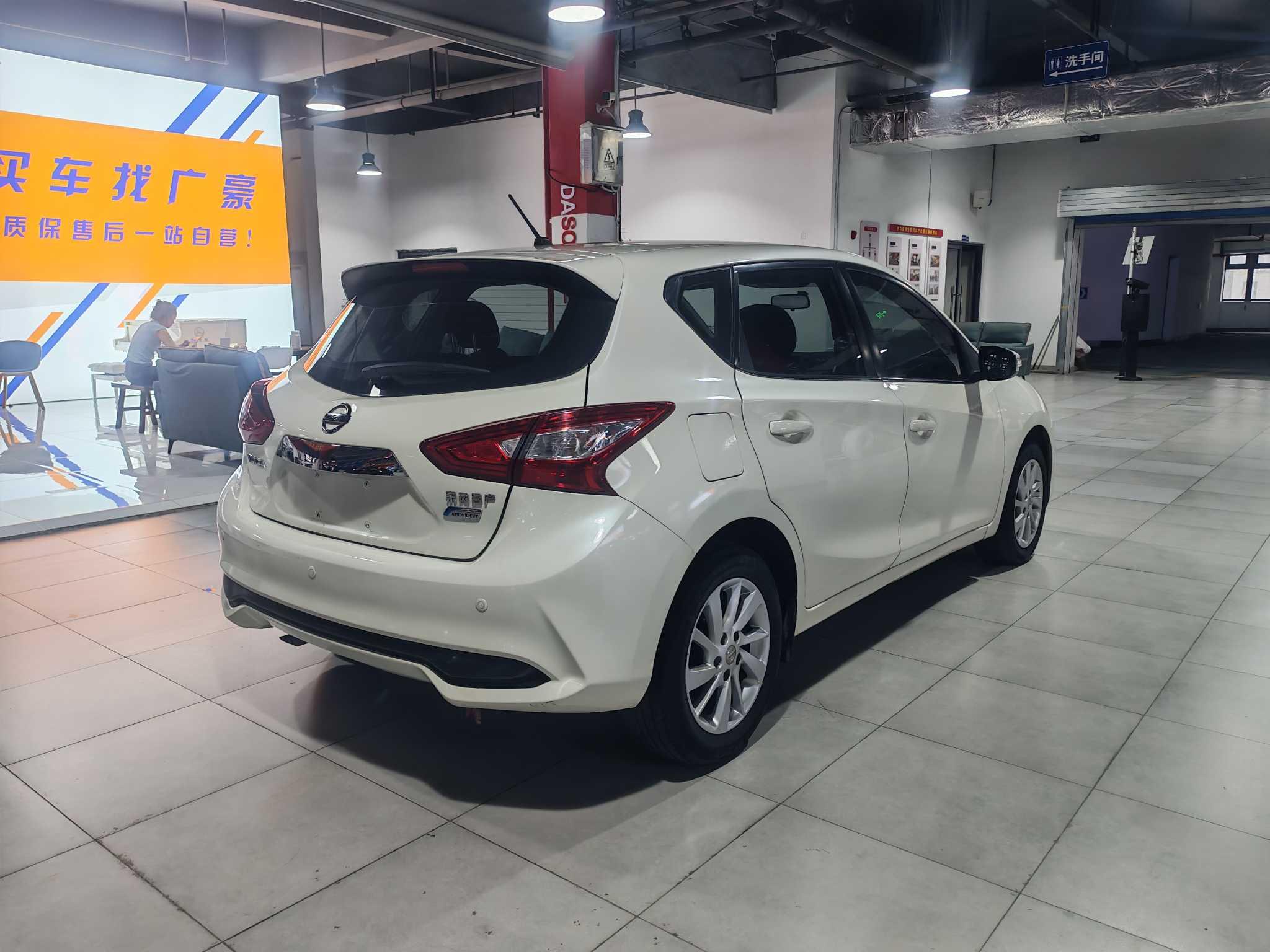 Nissan Tiida 2016 thumb 4