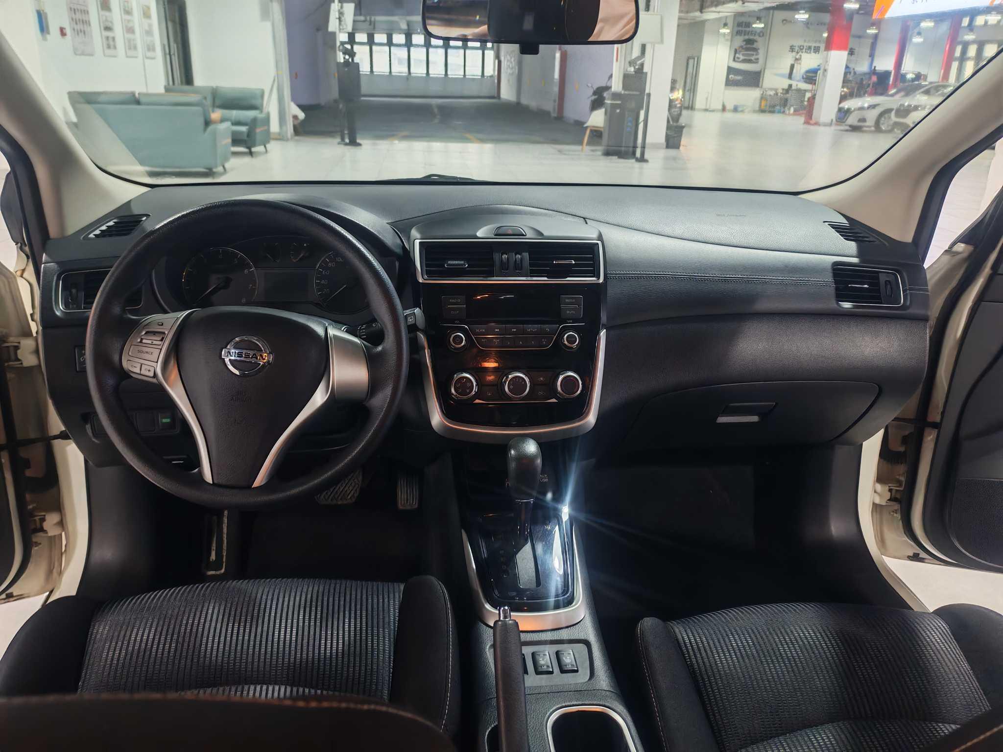 Nissan Tiida 2016 thumb 5