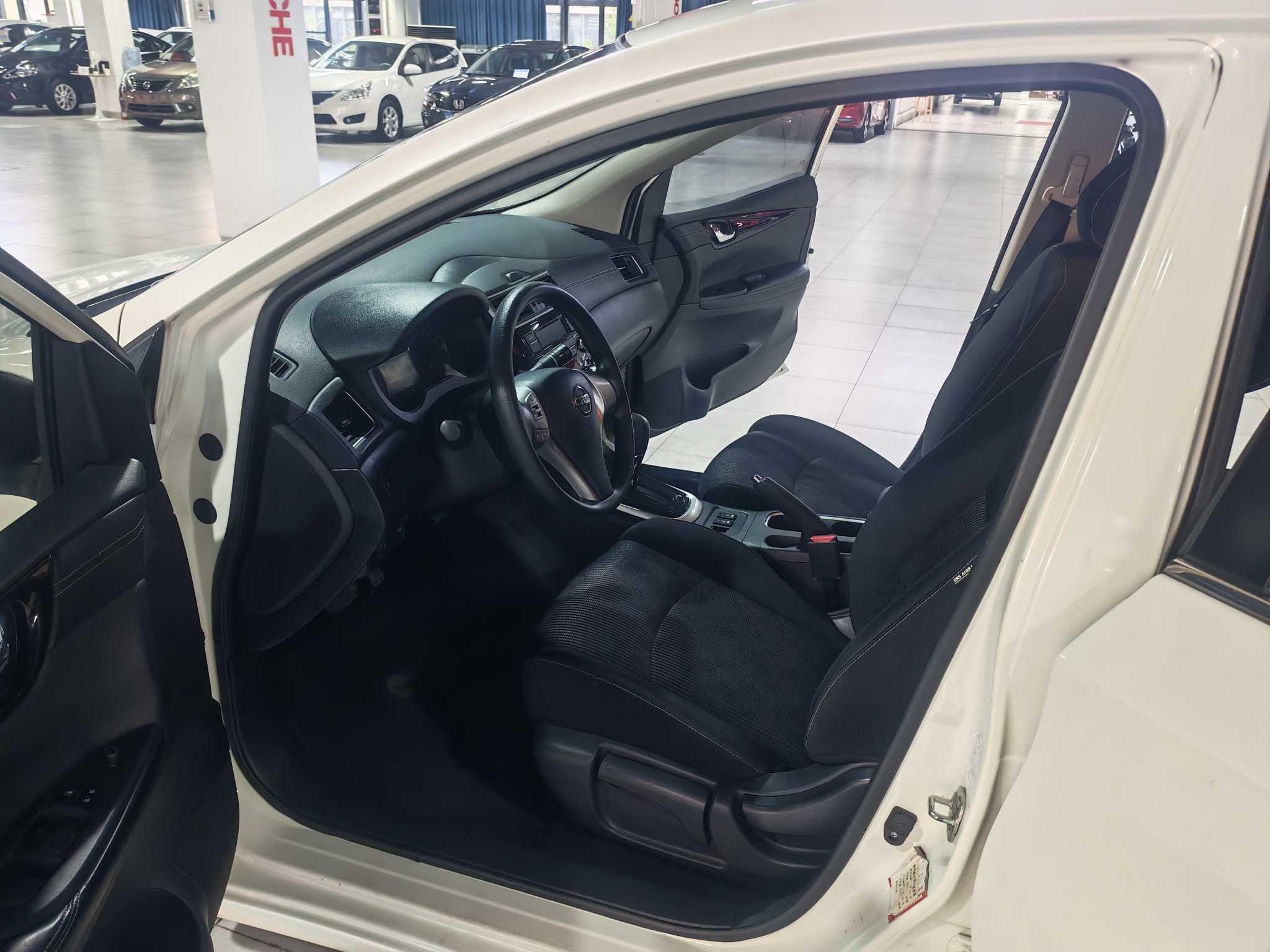 Nissan Tiida 2016 thumb 6