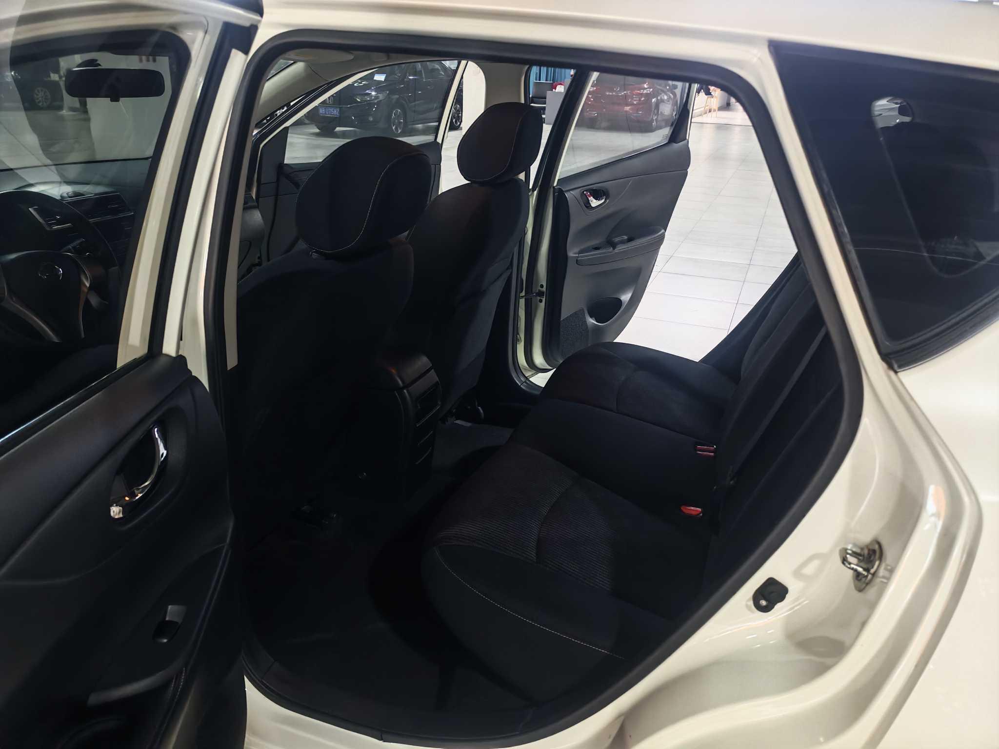 Nissan Tiida 2016 thumb 7