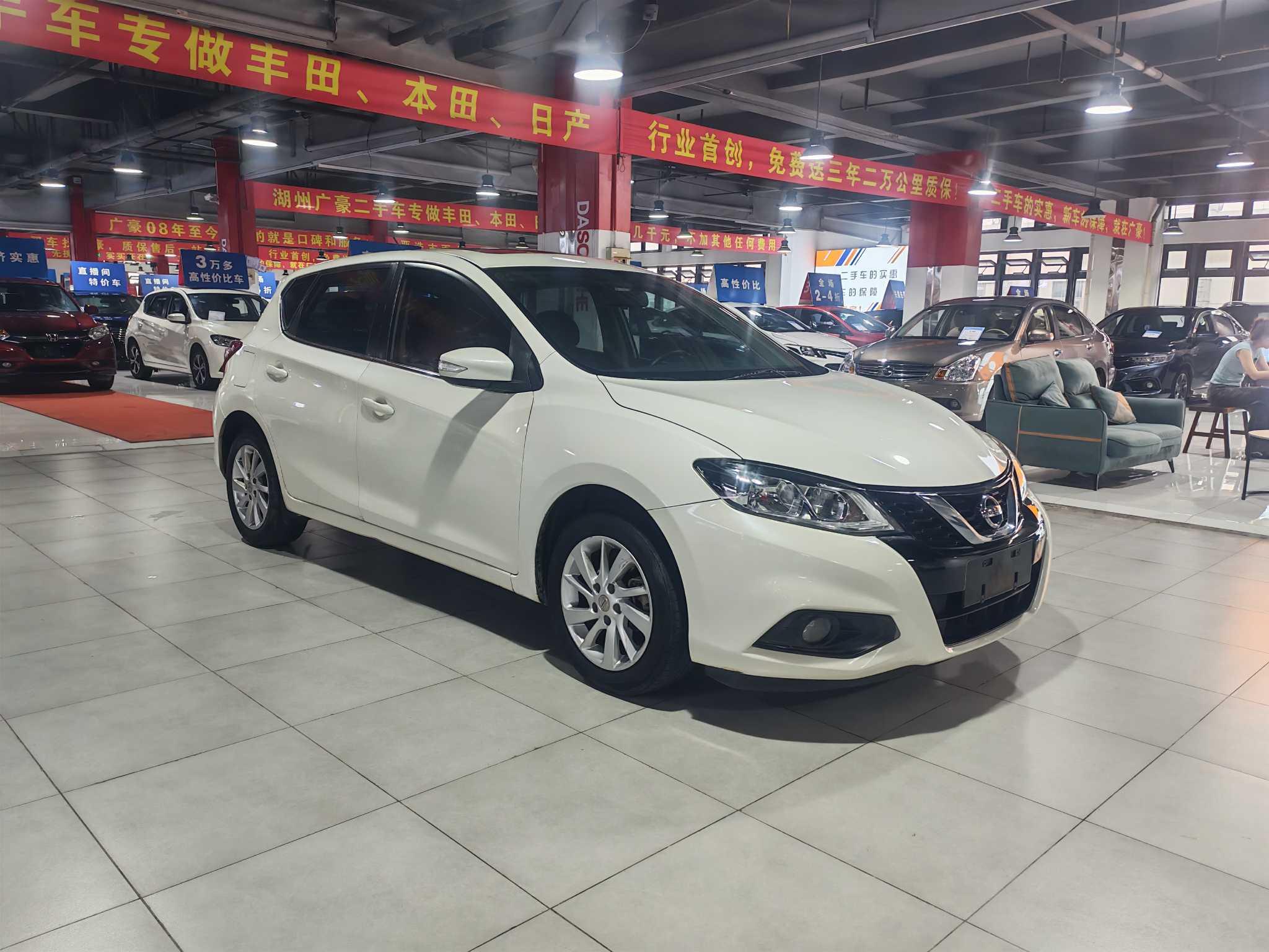 Nissan Tiida 2016 thumb 10