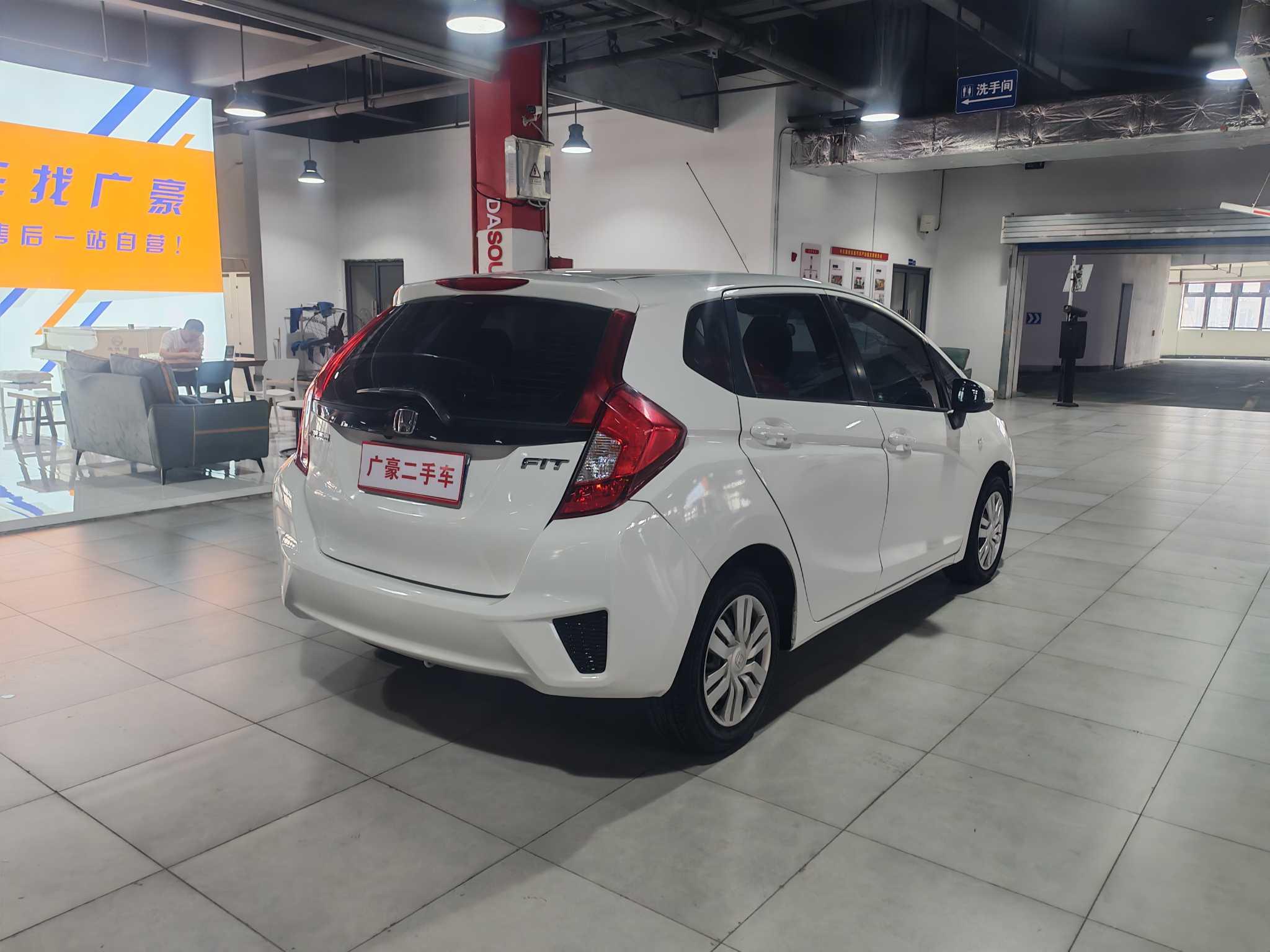 Honda Fit Shuttle 2015 thumb 4