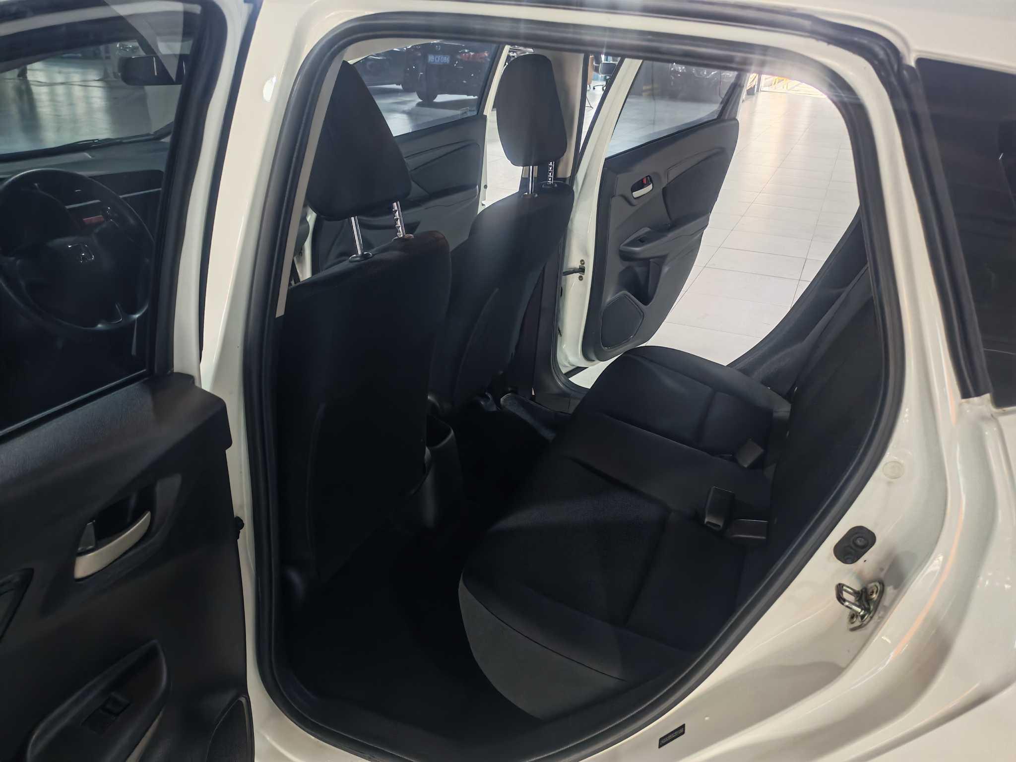 Honda Fit Shuttle 2015 thumb 7