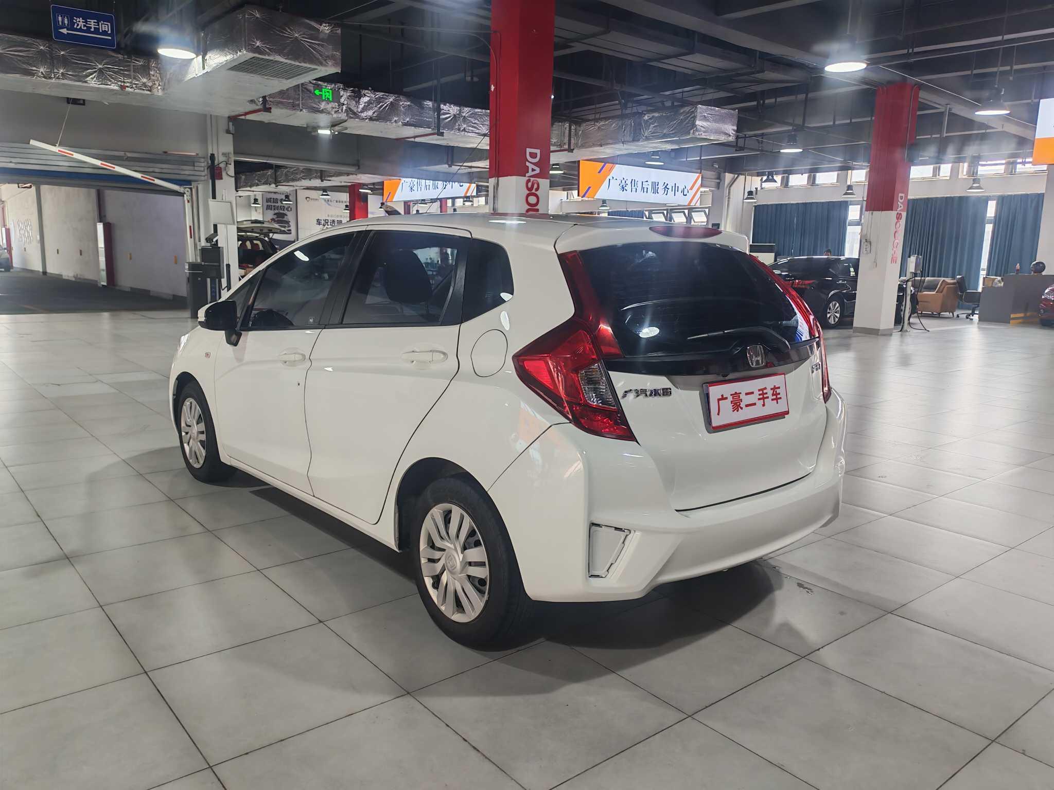 Honda Fit Shuttle 2015 thumb 11