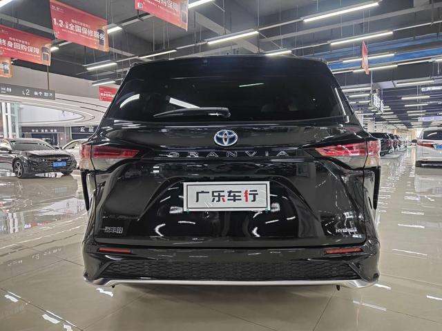 Toyota Granvia 2024 thumb 2