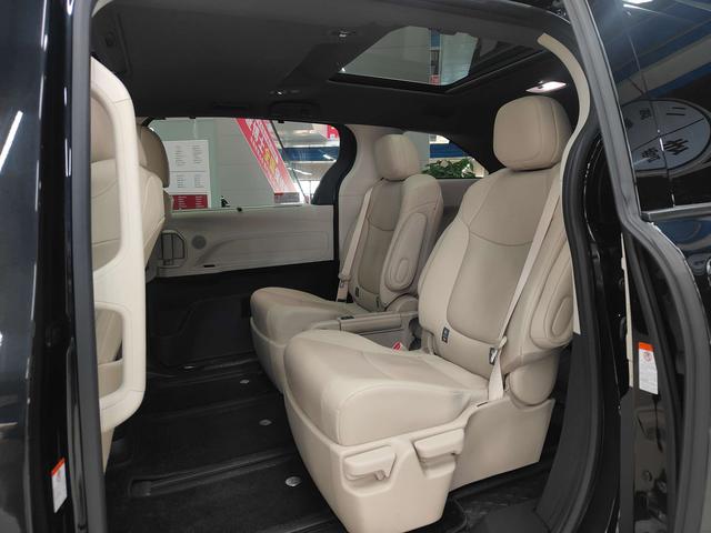 Toyota Granvia 2024 thumb 5