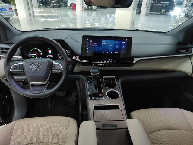 Toyota Granvia 2024 thumb 6